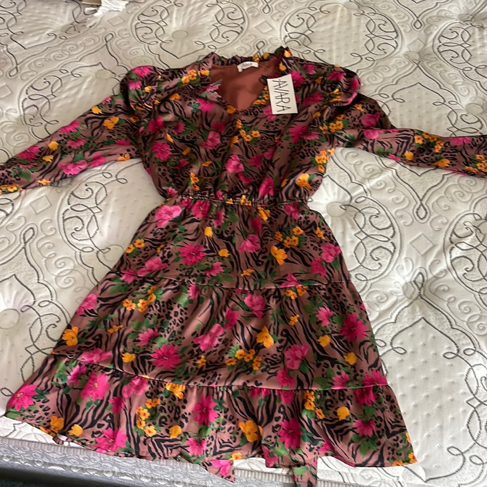 AVARA Flower Dress Size Large
